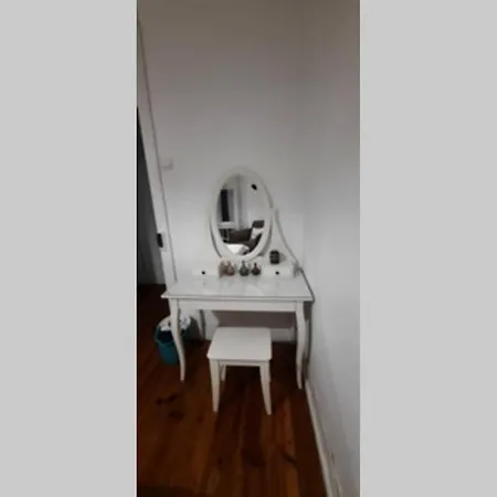 Charming Sunny Terrace / One Bedroom * Lisboa