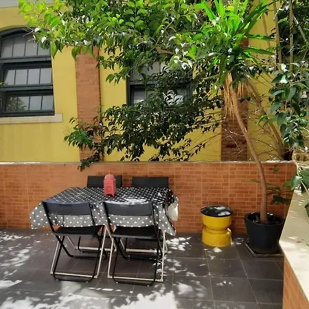 Charming Sunny Terrace / One Bedroom דירה *