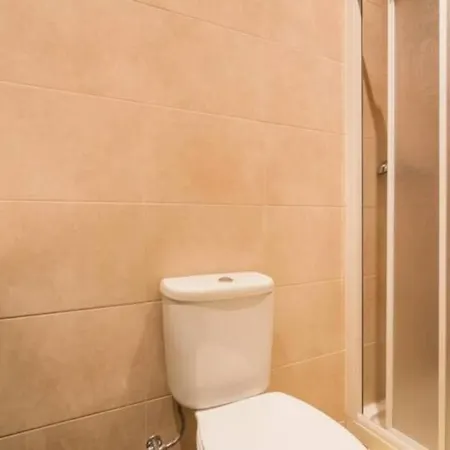 Charming Sunny Terrace / One Bedroom ליסבון