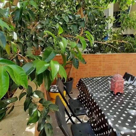 Charming Sunny Terrace / One Bedroom * Lissabon